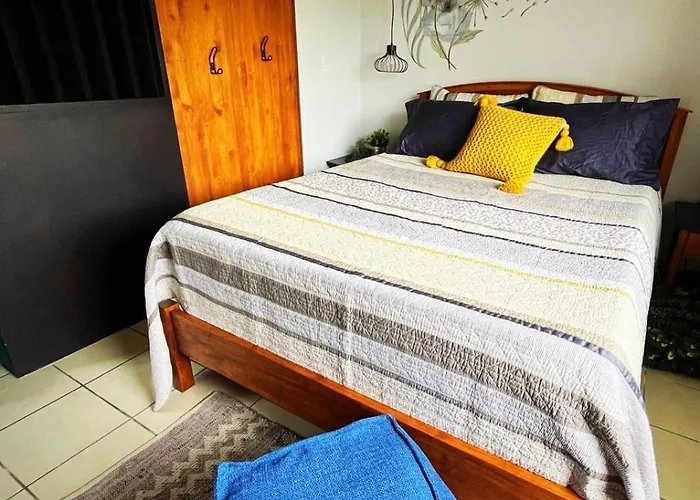 Holiday home Premium 1bed1bath Mins Walk To