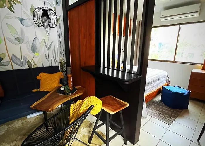 Holiday home Premium 1bed1bath Mins Walk To